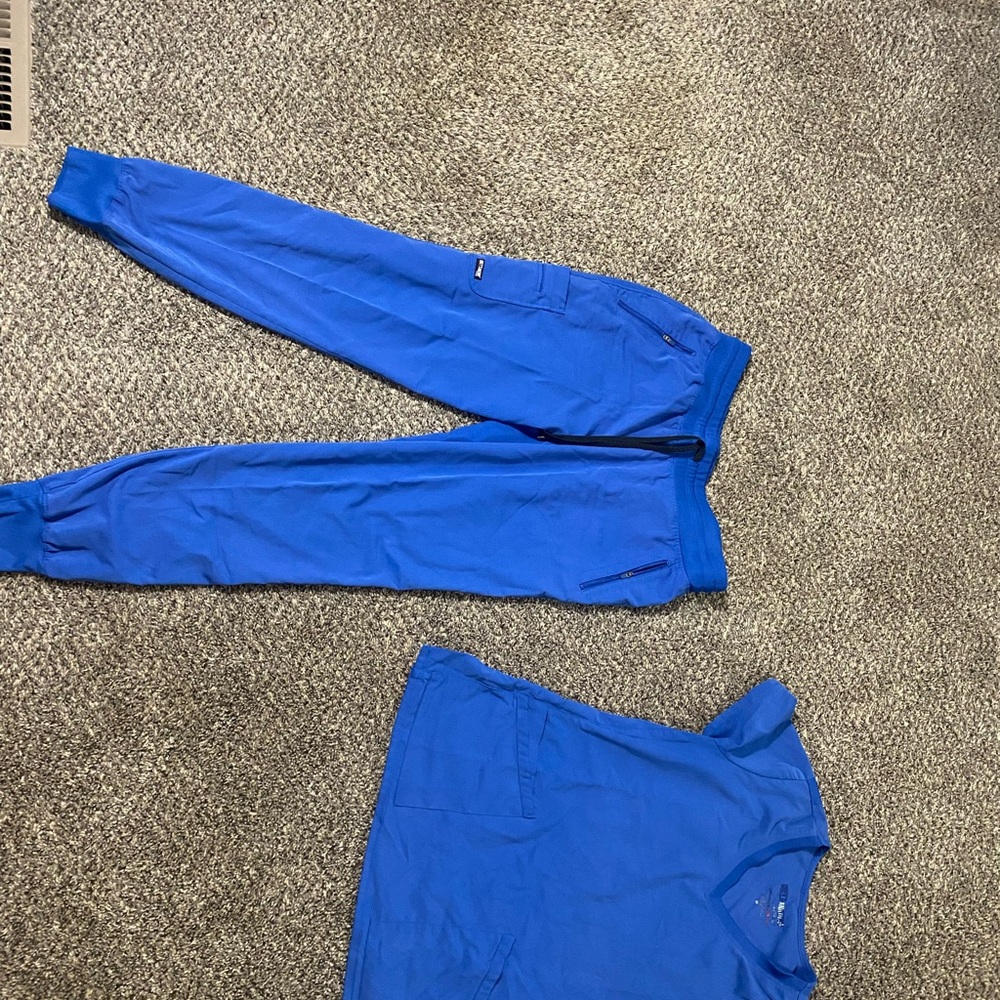 Grey’s Anatomy blue scrubs